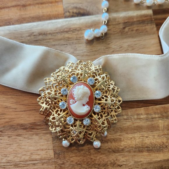 Vintage Victorian Revival Wide White Velvet Choker with Statement Cameo - Picture 3 of 11